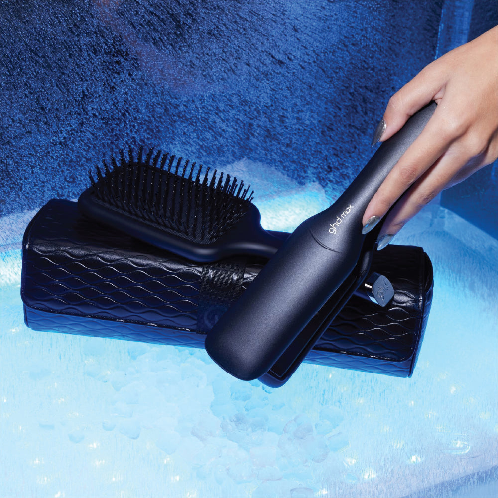 ghd MAX STYLER WITH PADDLE BRUSH & HEAT-RESISTANT BAG GIFT SET